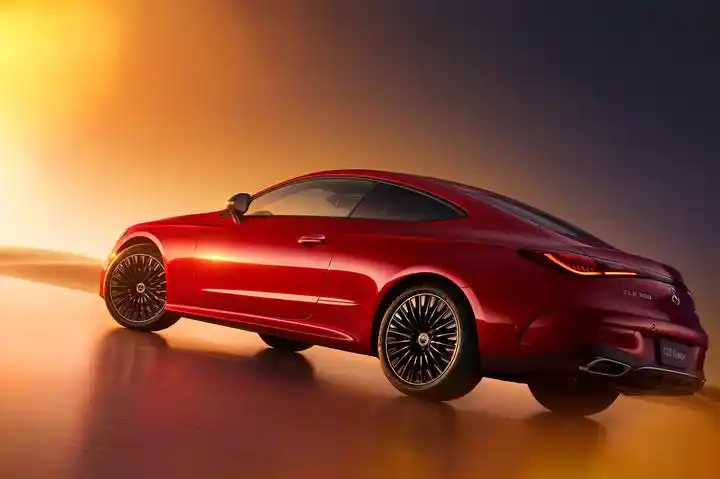 全新梅赛德斯-奔驰CLE轿跑车上市 45.76万元起(图6) 全新梅赛德斯-奔驰CLE轿跑车_奔驰跑车图片30英寸_CLE 300 4MATIC豪华型轿跑车