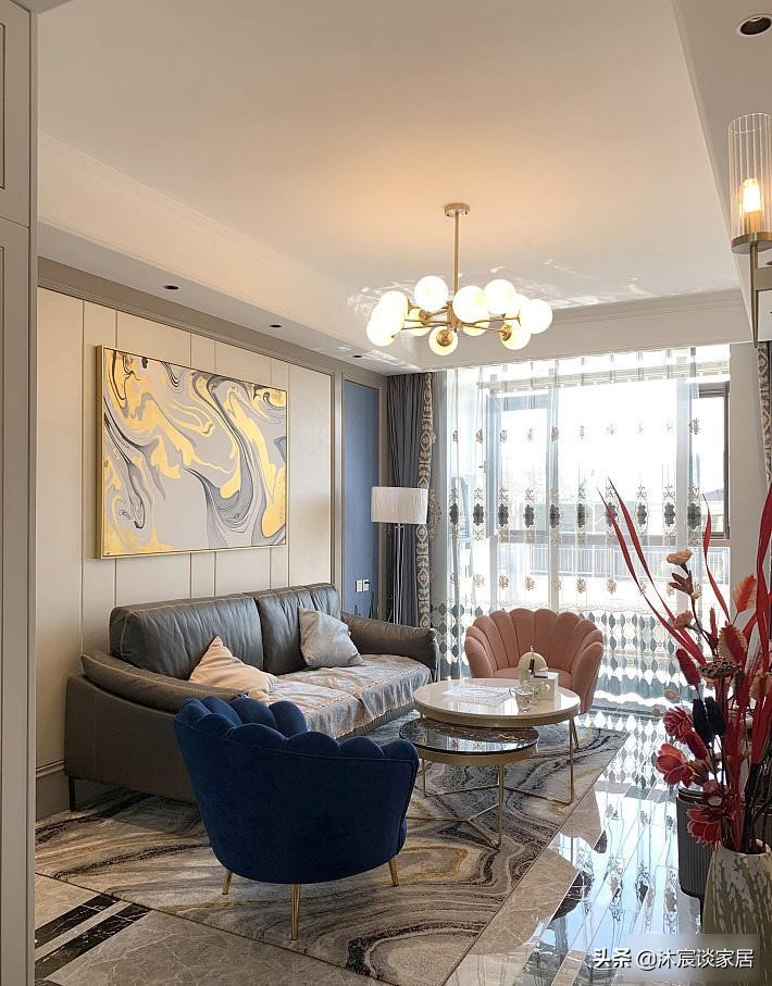 夫妻二人真厉害,跃式装成轻奢风,满满的奢华感,高端大气上档次(图6) 轻奢风格跃式住宅案例_现代轻奢复式装修设计_生态木墙面效果图