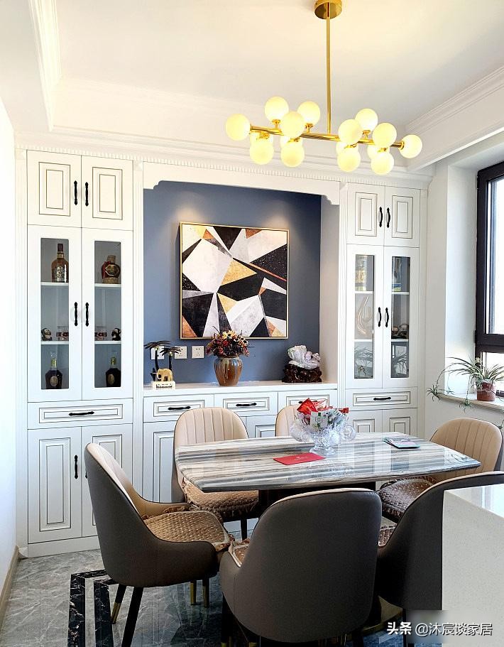 夫妻二人真厉害,跃式装成轻奢风,满满的奢华感,高端大气上档次(图8) 生态木墙面效果图_现代轻奢复式装修设计_轻奢风格跃式住宅案例