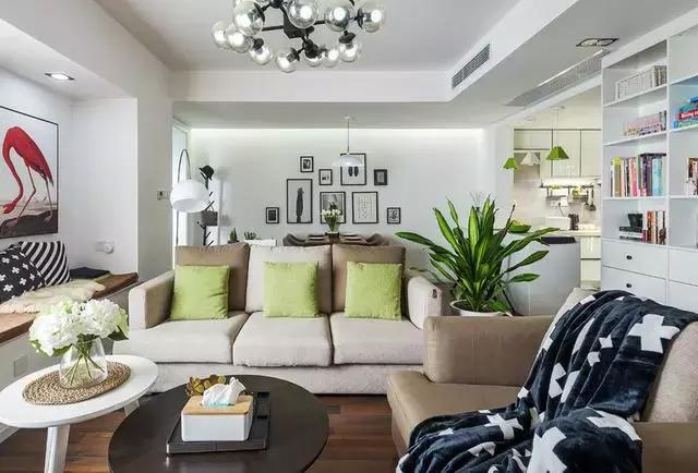 77㎡简约北欧风两居,自然舒适的时尚之家!(图2) 生态木墙面效果图_简约北欧小户型设计_北欧风格装修