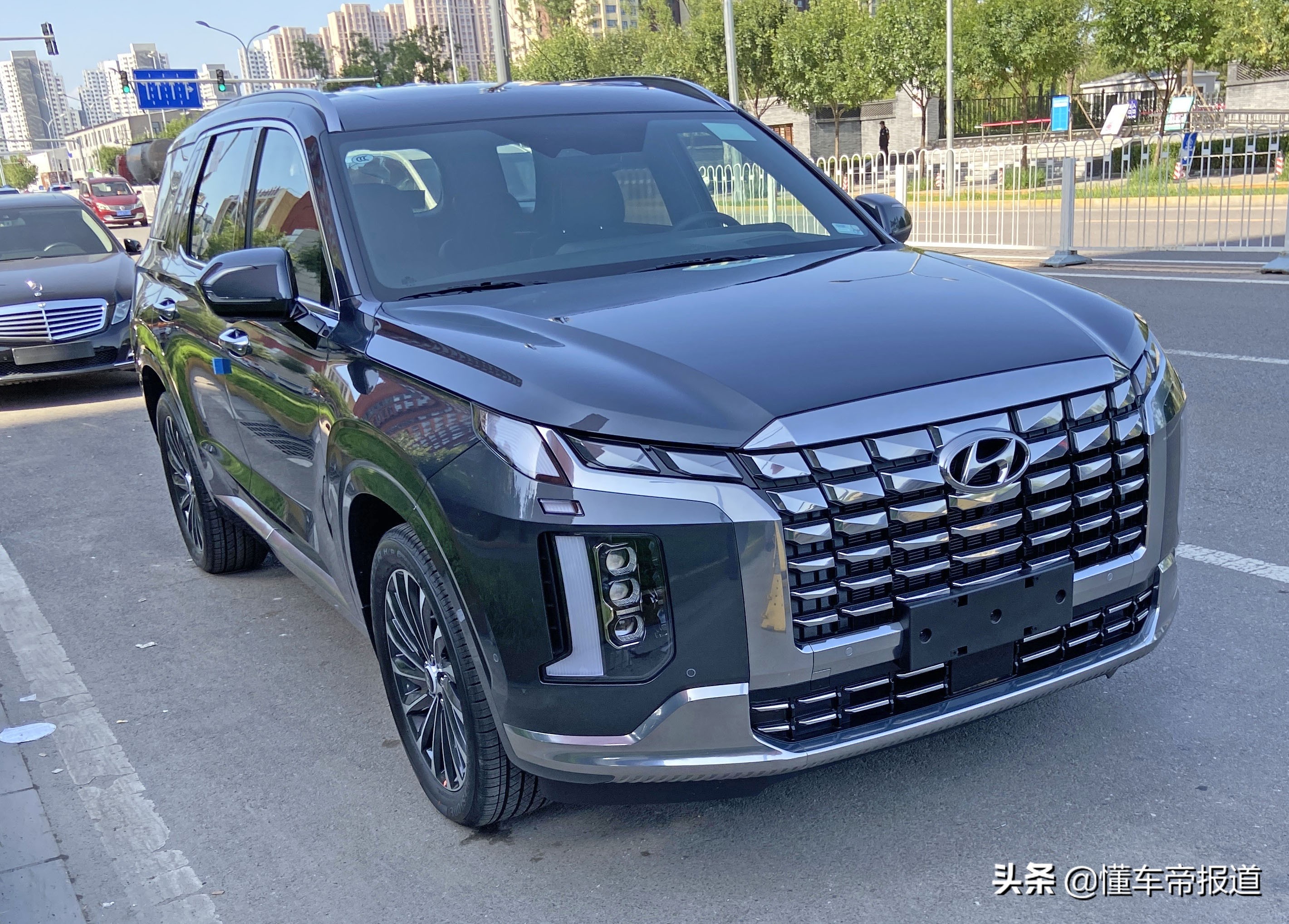 新车 | 现款售29.88万元起，7座+V6动力，现代新款帕里斯帝国内曝光