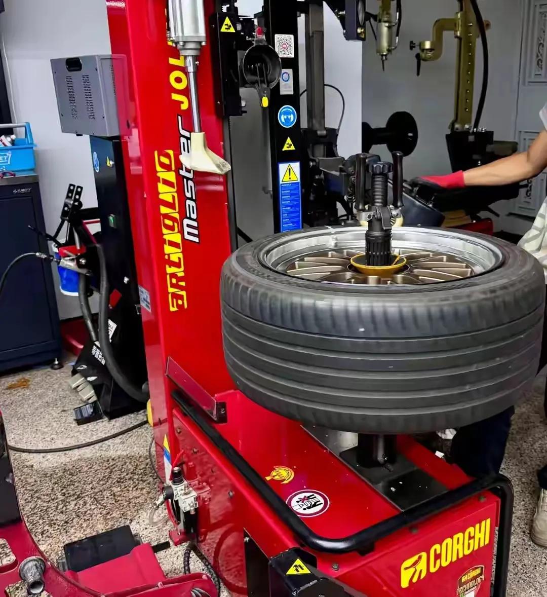 国产轮胎崛起!2025年这6款神胎碾压洋品牌,静音耐磨还不贵!(图2) 家用车国货轮胎推荐_2025汽车轮胎品牌排行榜_300元档神胎评测