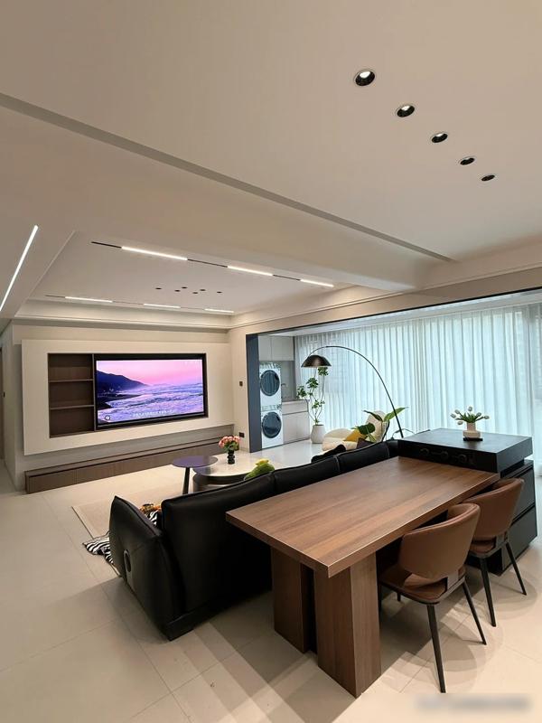 江西一女子的家火了,光一个电视背景墙就让无数人效仿,太实用了(图6) 装修效果图大全2025图片电视墙_自装省钱攻略_大横厅设计技巧