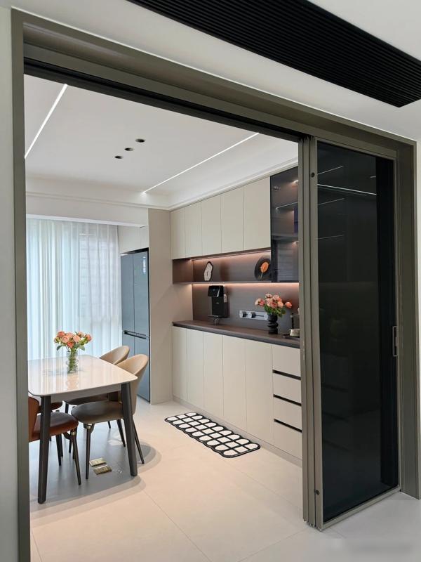 江西一女子的家火了,光一个电视背景墙就让无数人效仿,太实用了(图10) 大横厅设计技巧_自装省钱攻略_装修效果图大全2025图片电视墙