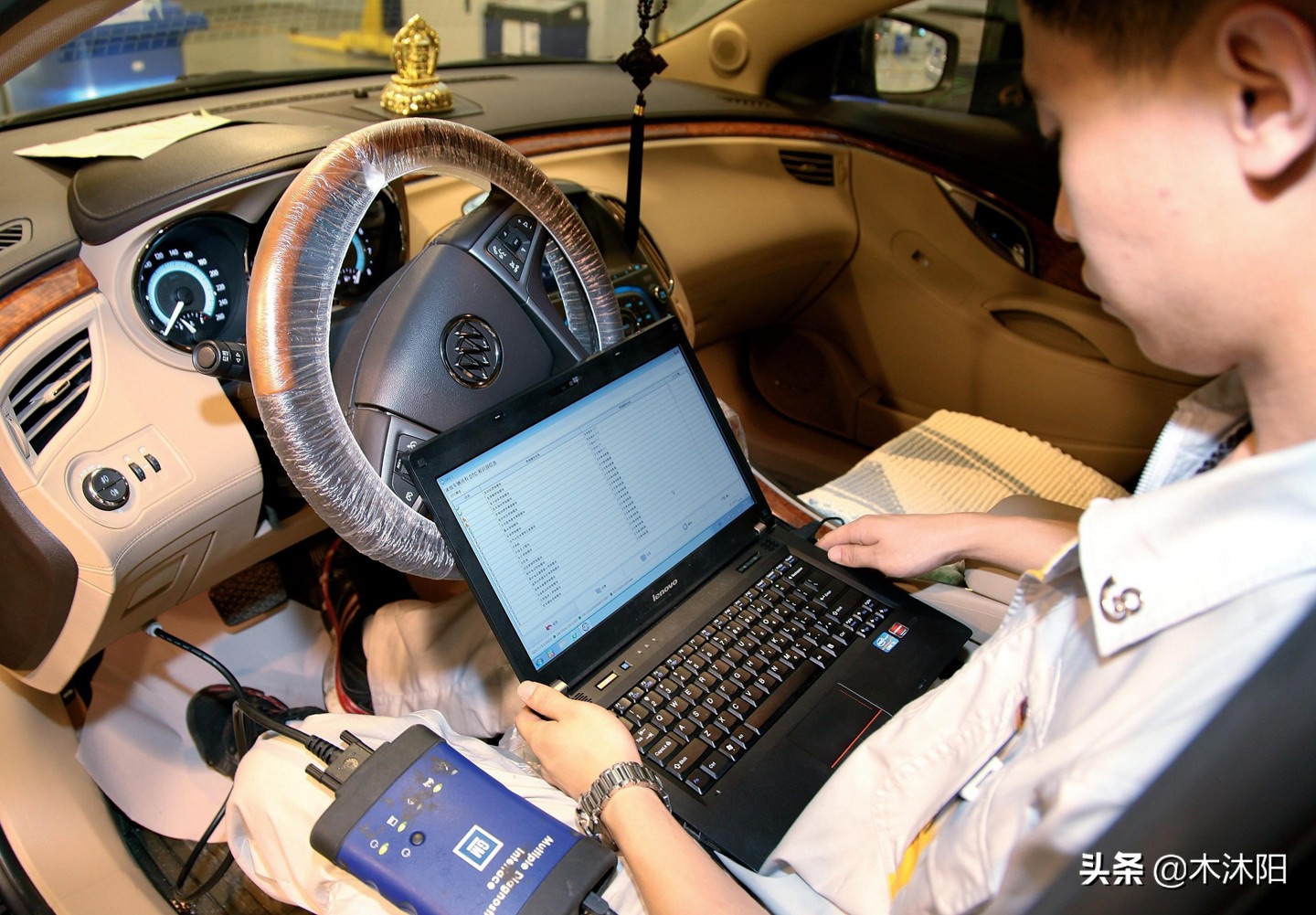 车上显示扳手标志是什么意思?别紧张,这不属于车辆故障(图2) 新车扳手指示灯一直亮_保养提示灯_车辆保养周期