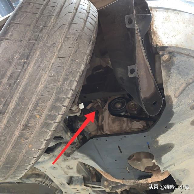 发动机出现叽叽响,众泰车主担忧安全,师傅:别怕,小毛病而已(图3) 众泰发动机叽叽响_尼桑帕拉丁发动机响_发电机皮带涨紧轮损坏