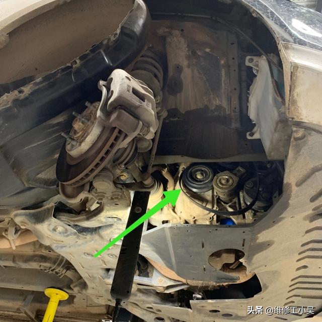 发动机出现叽叽响,众泰车主担忧安全,师傅:别怕,小毛病而已(图5) 众泰发动机叽叽响_尼桑帕拉丁发动机响_发电机皮带涨紧轮损坏