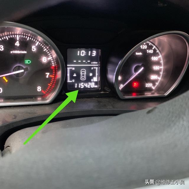 发动机出现叽叽响,众泰车主担忧安全,师傅:别怕,小毛病而已(图8) 众泰发动机叽叽响_尼桑帕拉丁发动机响_发电机皮带涨紧轮损坏