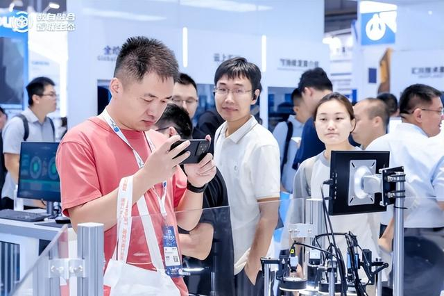 汇川技术工博会C位发布:智能融合,刷新工业!(图3) 智能协同生态全栈技术自主_汇川技术工博会数字化体系_汇川技术2025