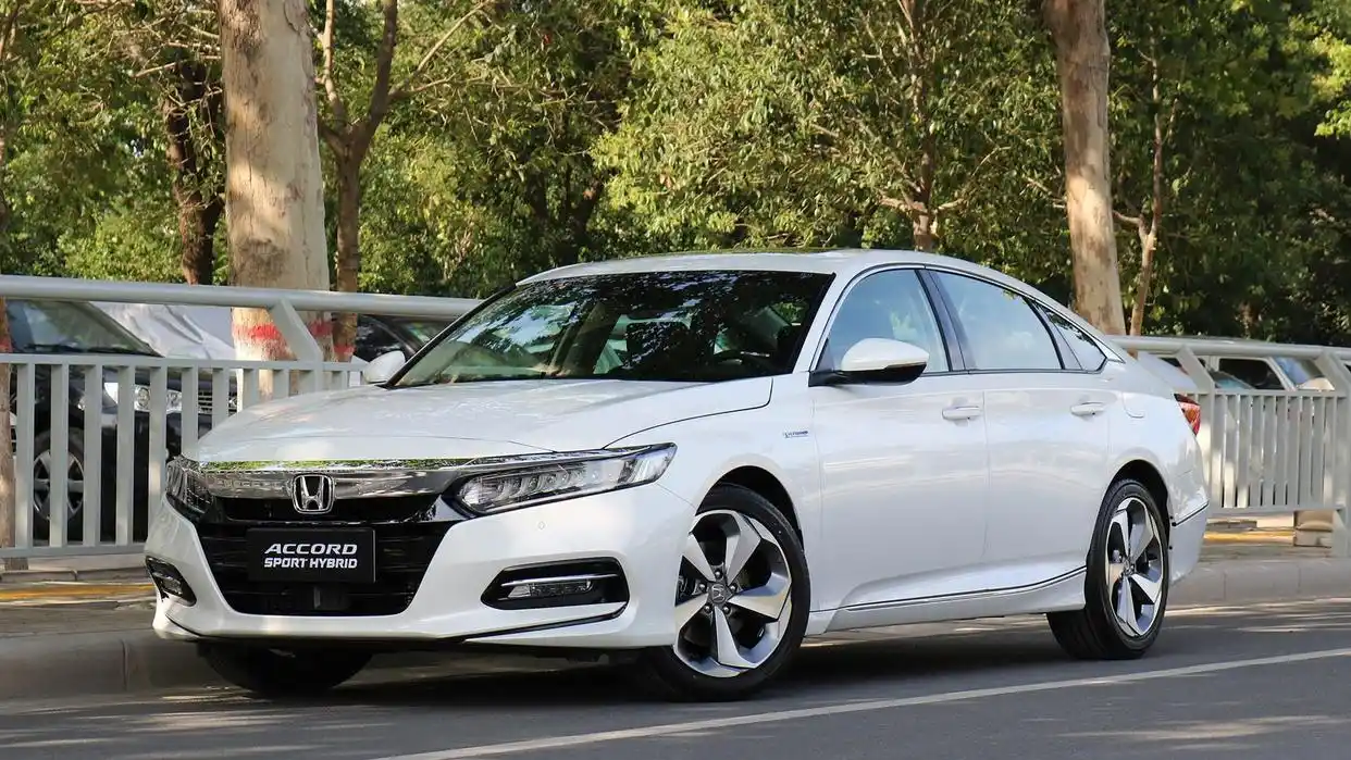 本田轿车哪款好_本田飞度动力操控好稳定耐用省心省油保值率高_本田思域A+级轿车1.5T地球梦发动机182匹马力