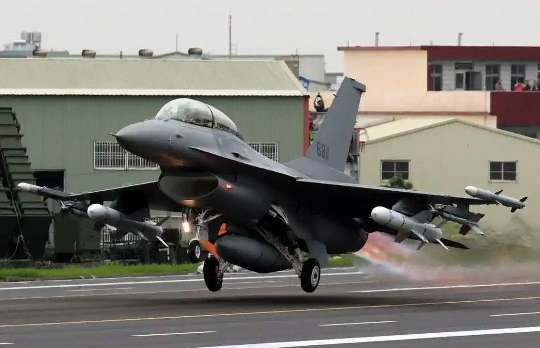 歼10c发动机_中国单发战斗机优势分析_歼-10C与F-16V性能对比