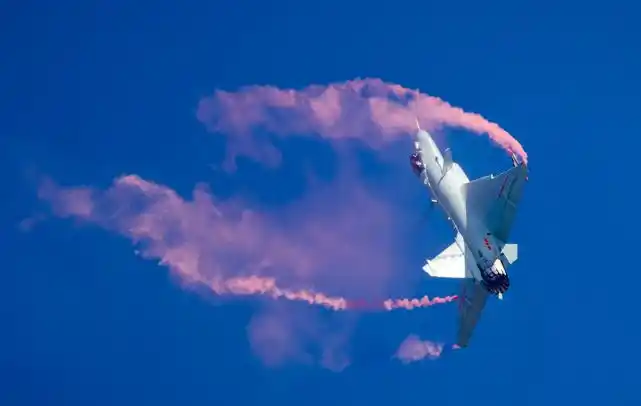 美媒:中国首架增强型歼-20B年底就能造好,将生产6架用来试验(图4) 歼10c发动机_歼-20B新引擎推力矢量喷口_增强型歼-20B隐形战斗机