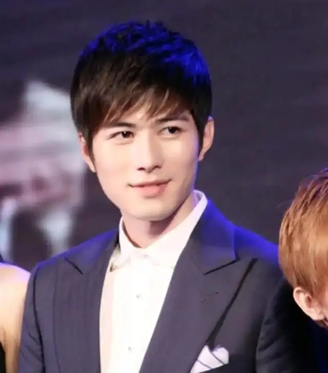 演员陈学冬：两年4次手术，11部作品被下架，如今生活无法自理