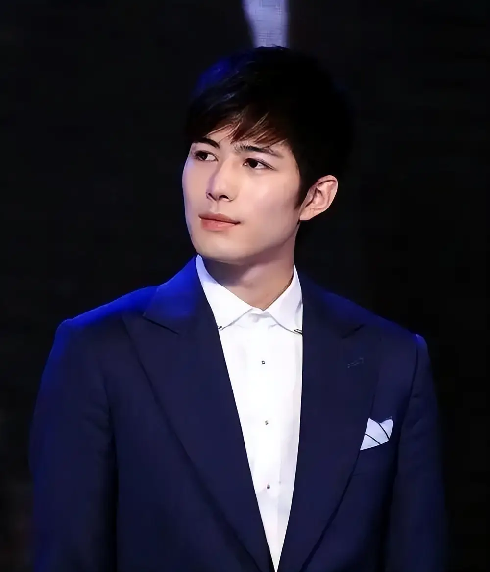 演员陈学冬:两年4次手术,11部作品被下架,如今生活无法自理(图3) 和力辰光传媒陈学冬_陈学冬车祸经历_陈学冬作品下架原因