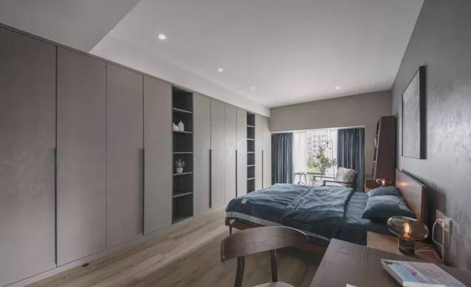 选对卧室柜子,颜值与实用并存,让空间更加精致与舒适(图4) 卧室整墙衣柜布局_卧室白色衣柜设计_卧室柜子装修