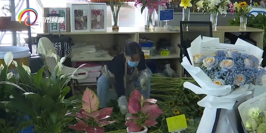 鲜花就是生活!全国“最香”高铁站就在昆明(图5) 昆明汽车客运南站_鲜花簇拥的高铁站_昆明南站鲜花