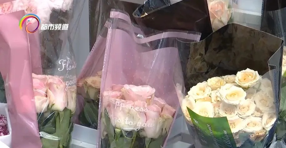 鲜花就是生活!全国“最香”高铁站就在昆明(图7) 昆明汽车客运南站_鲜花簇拥的高铁站_昆明南站鲜花