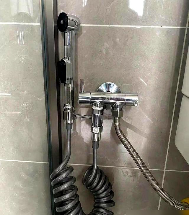 体验过才知有多爽,这6个高赞的卫生间设计,让你家务活少一半(图12) 下沉式淋浴区_装修浴室效果图_壁挂马桶