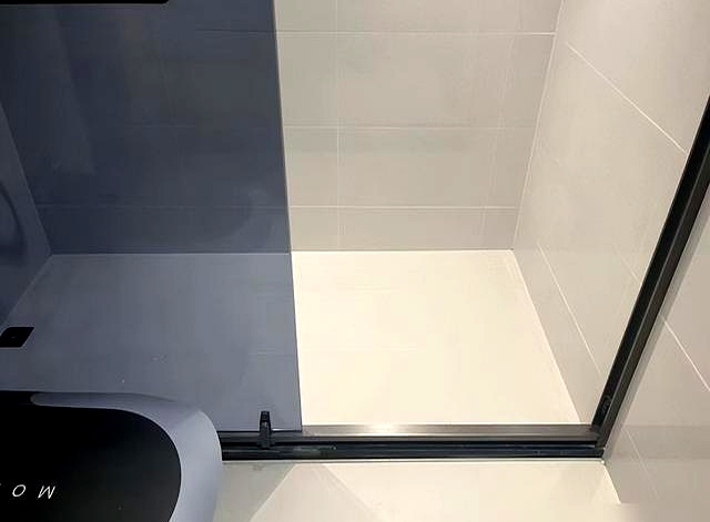 体验过才知有多爽,这6个高赞的卫生间设计,让你家务活少一半(图3) 装修浴室效果图_下沉式淋浴区_壁挂马桶