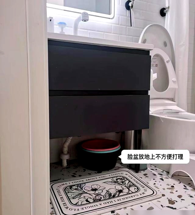 体验过才知有多爽,这6个高赞的卫生间设计,让你家务活少一半(图7) 壁挂马桶_装修浴室效果图_下沉式淋浴区