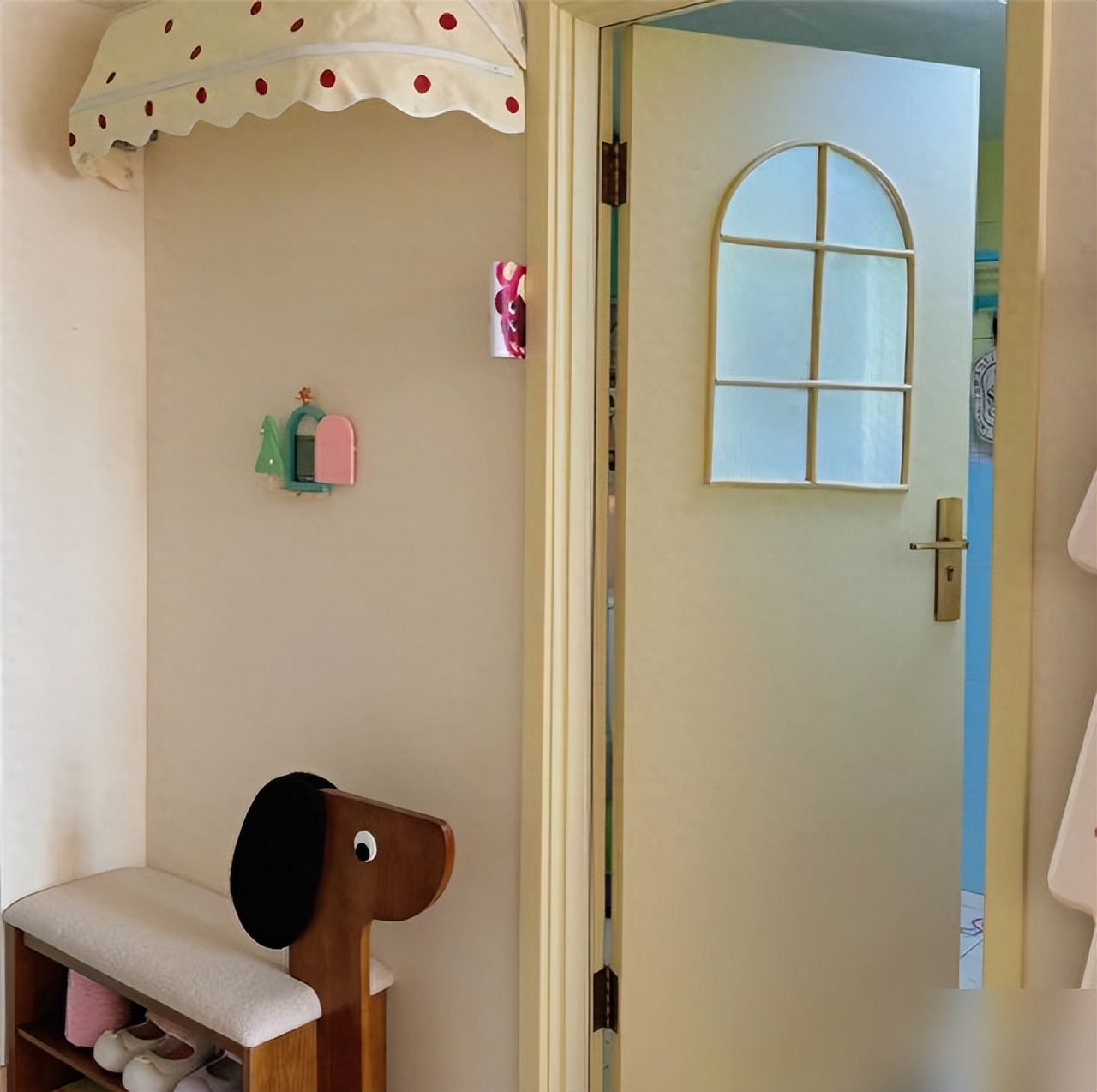 长沙姑娘的4㎡卫生间火了,因“太过小清新”走红,装修得太可爱(图5) 小卫生间设计灵感_门框氛围灯设计_装修浴室效果图