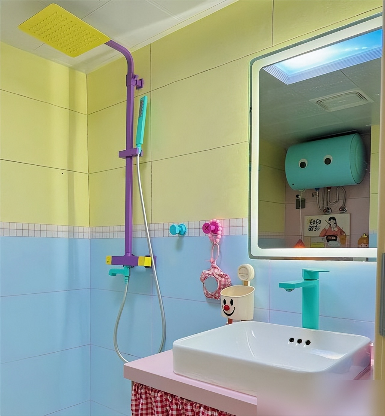 长沙姑娘的4㎡卫生间火了,因“太过小清新”走红,装修得太可爱(图7) 小卫生间设计灵感_门框氛围灯设计_装修浴室效果图