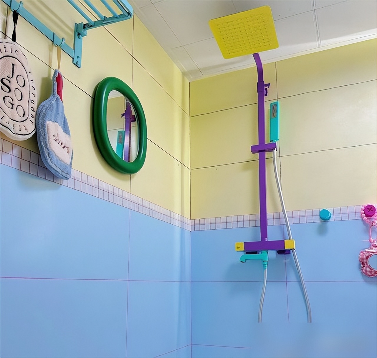 长沙姑娘的4㎡卫生间火了,因“太过小清新”走红,装修得太可爱(图8) 装修浴室效果图_小卫生间设计灵感_门框氛围灯设计