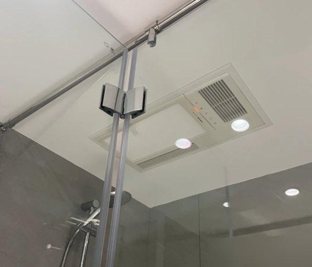 再装修,我一定要把这8个卫生间设计抄回家,少一个都不行(图23) 卫生间双卫改造_装修浴室效果图_悬空卫浴清洁神器