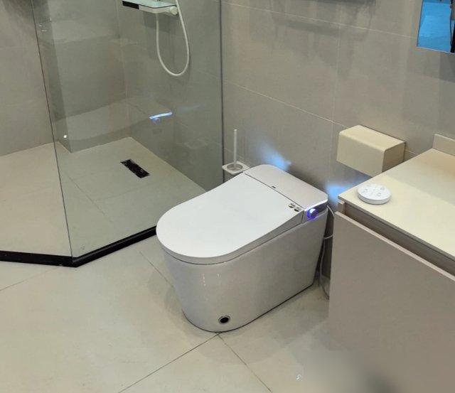 再装修,我一定要把这8个卫生间设计抄回家,少一个都不行(图26) 悬空卫浴清洁神器_卫生间双卫改造_装修浴室效果图