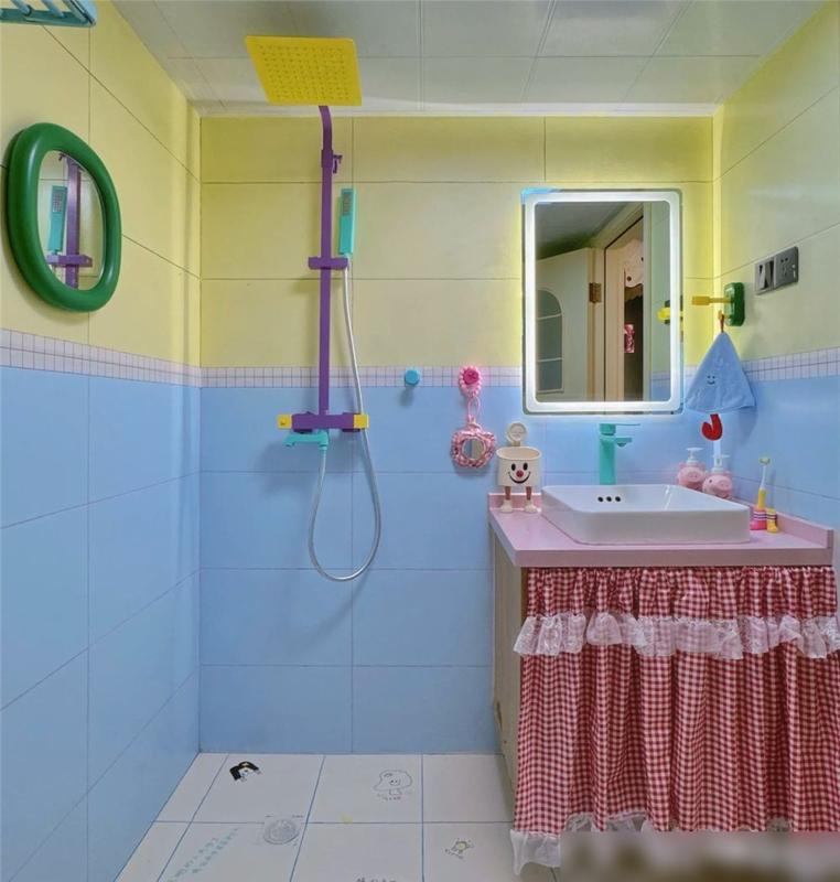 长沙姑娘的4㎡卫生间火了,因“太过小清新”走红,装修得太可爱(图4) 小卫生间改造技巧_4平米卫生间设计_装修浴室效果图