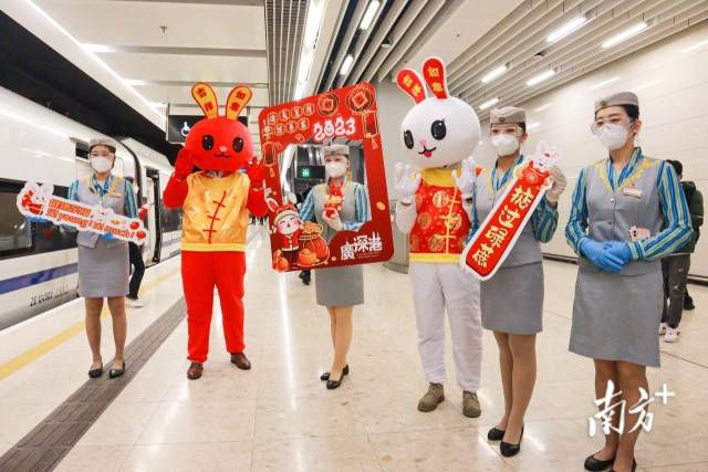 多图带你体验石龙首趟直达香港高铁全过程(图13) 广深港高铁恢复运作_东莞火车站首趟直达香港高铁_石龙火车站到东莞站