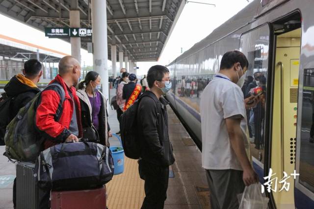 多图带你体验石龙首趟直达香港高铁全过程(图14) 东莞火车站首趟直达香港高铁_石龙火车站到东莞站_广深港高铁恢复运作
