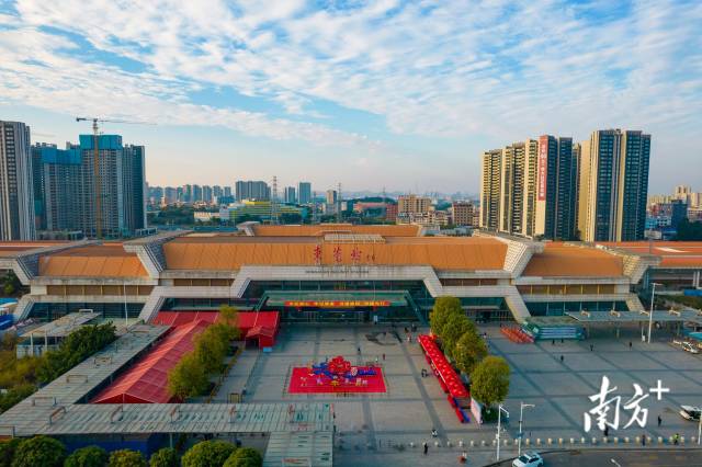 多图带你体验石龙首趟直达香港高铁全过程(图3) 广深港高铁恢复运作_东莞火车站首趟直达香港高铁_石龙火车站到东莞站