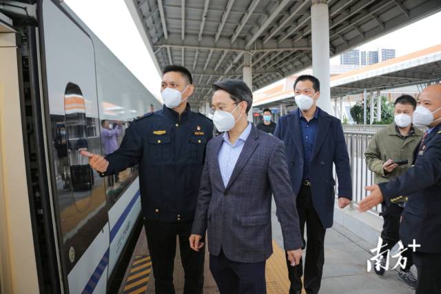 多图带你体验石龙首趟直达香港高铁全过程(图5) 石龙火车站到东莞站_广深港高铁恢复运作_东莞火车站首趟直达香港高铁