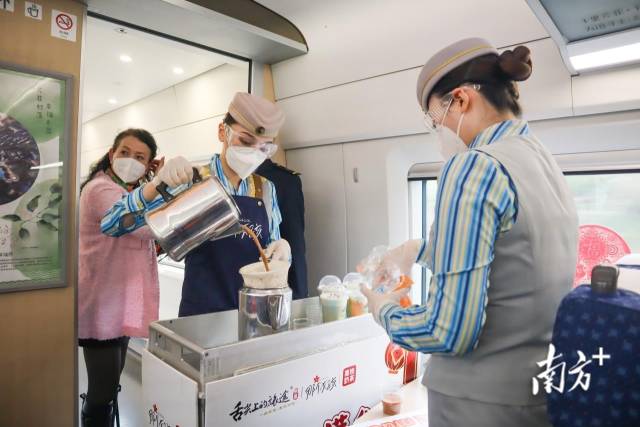 多图带你体验石龙首趟直达香港高铁全过程(图10) 广深港高铁恢复运作_石龙火车站到东莞站_东莞火车站首趟直达香港高铁