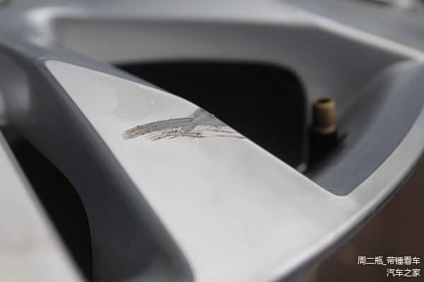 轮毂翻新靠谱吗?揭露轮毂翻新全过程!(图2) 什么损坏可以修复轮毂_轮毂翻新车灯翻新_轮毂修复过程