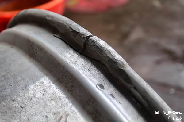 轮毂翻新靠谱吗?揭露轮毂翻新全过程!(图4) 轮毂翻新车灯翻新_轮毂修复过程_什么损坏可以修复轮毂