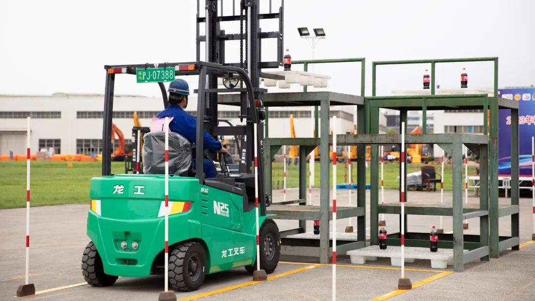 龙工叉车 | 新能源叉车:环保、节能、安全的物流搬运好帮手(图2) 龙工新能源叉车优点_环保节能锂电叉车_龙工叉车销售