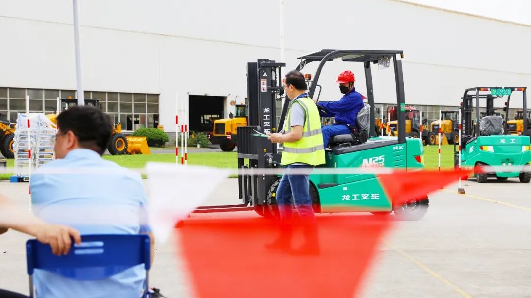 龙工叉车 | 新能源叉车:环保、节能、安全的物流搬运好帮手(图4) 环保节能锂电叉车_龙工叉车销售_龙工新能源叉车优点