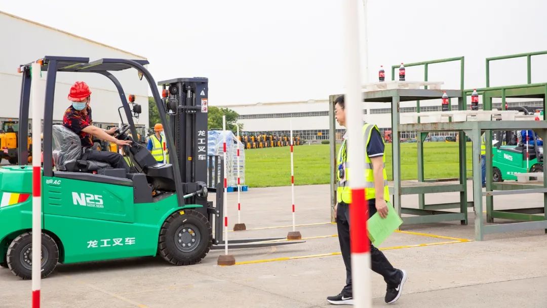 龙工叉车 | 新能源叉车:环保、节能、安全的物流搬运好帮手(图6) 龙工叉车销售_环保节能锂电叉车_龙工新能源叉车优点