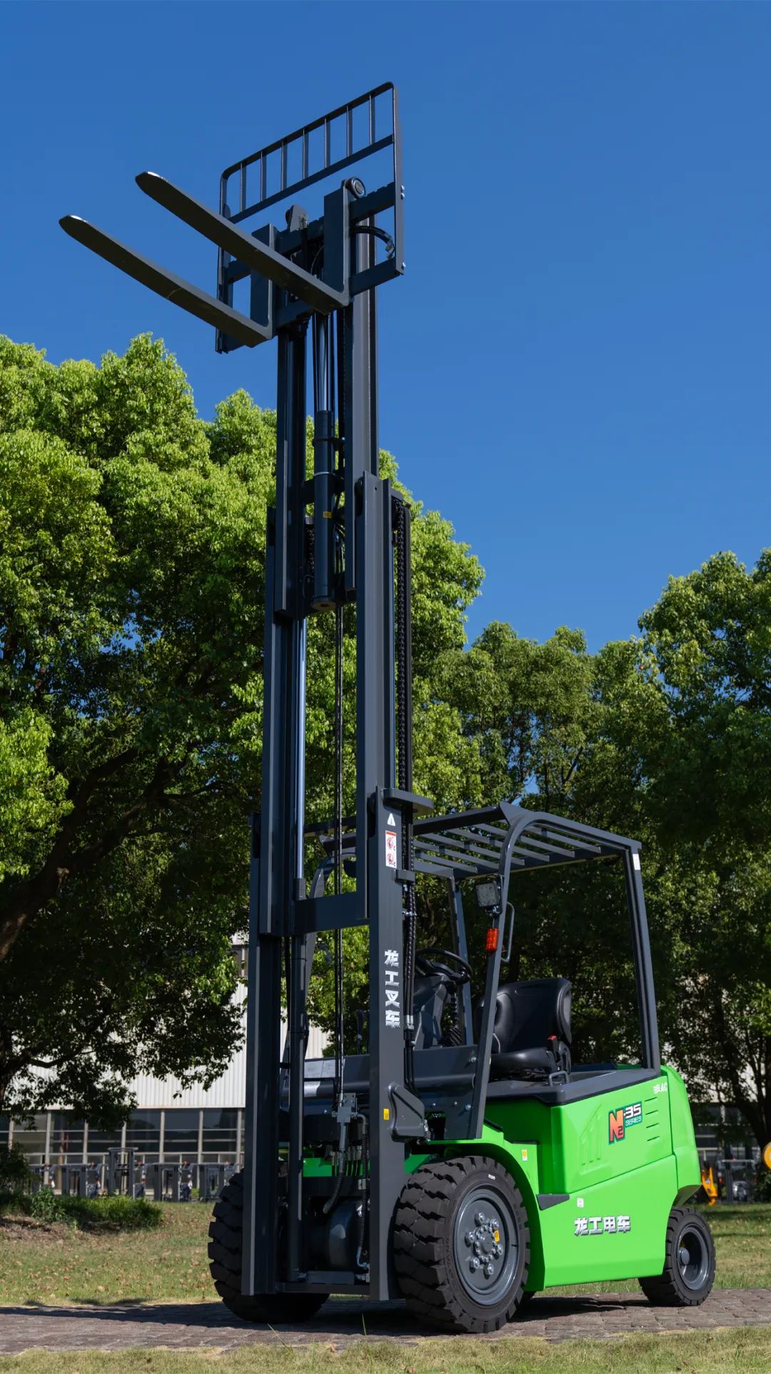 龙工N2系列新能源叉车 | 引领未来物流新动力(图2) 龙工新能源叉车N系列锂电专用底盘_龙工叉车销售_龙工2-3.5吨N2系列锂电叉车