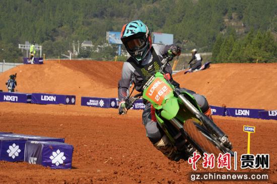 国内外摩托骑手齐聚贵州凯里 原生态美景中享骑行快乐(图2) 乐行摩托机车嘉年华_黔东南越野摩托大师邀请赛_摩托越野赛道