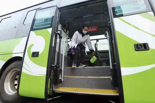 北京27条跨省公交正常运营 上车前须这样做(图2) 北京公交跨省线路运营情况_北京公交防疫措施_北京到沙城 汽车