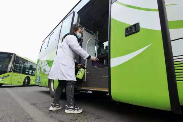 北京27条跨省公交正常运营 上车前须这样做(图4) 北京公交防疫措施_北京公交跨省线路运营情况_北京到沙城 汽车