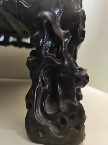 木器风华:一展了解中国传统家具|观展(图20) 中国古典家具木料色泽刀工漆艺装饰纹样_紫檀木花梨木酸枝木楠木鸡翅木瘿木铁梨木材质特点_中国传统家具工艺