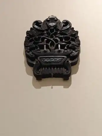 木器风华:一展了解中国传统家具|观展(图24) 紫檀木花梨木酸枝木楠木鸡翅木瘿木铁梨木材质特点_中国传统家具工艺_中国古典家具木料色泽刀工漆艺装饰纹样