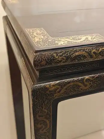 木器风华:一展了解中国传统家具|观展(图27) 中国古典家具木料色泽刀工漆艺装饰纹样_紫檀木花梨木酸枝木楠木鸡翅木瘿木铁梨木材质特点_中国传统家具工艺