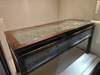 木器风华:一展了解中国传统家具|观展(图32) 中国传统家具工艺_紫檀木花梨木酸枝木楠木鸡翅木瘿木铁梨木材质特点_中国古典家具木料色泽刀工漆艺装饰纹样