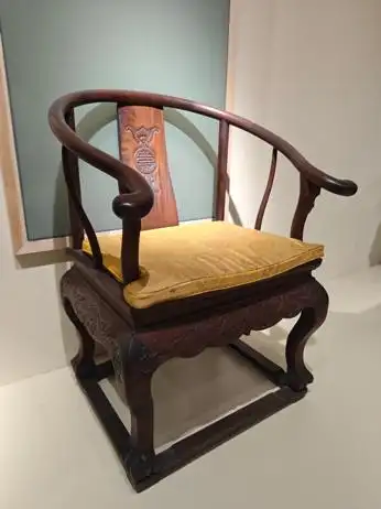 木器风华:一展了解中国传统家具|观展(图6) 中国传统家具工艺_紫檀木花梨木酸枝木楠木鸡翅木瘿木铁梨木材质特点_中国古典家具木料色泽刀工漆艺装饰纹样