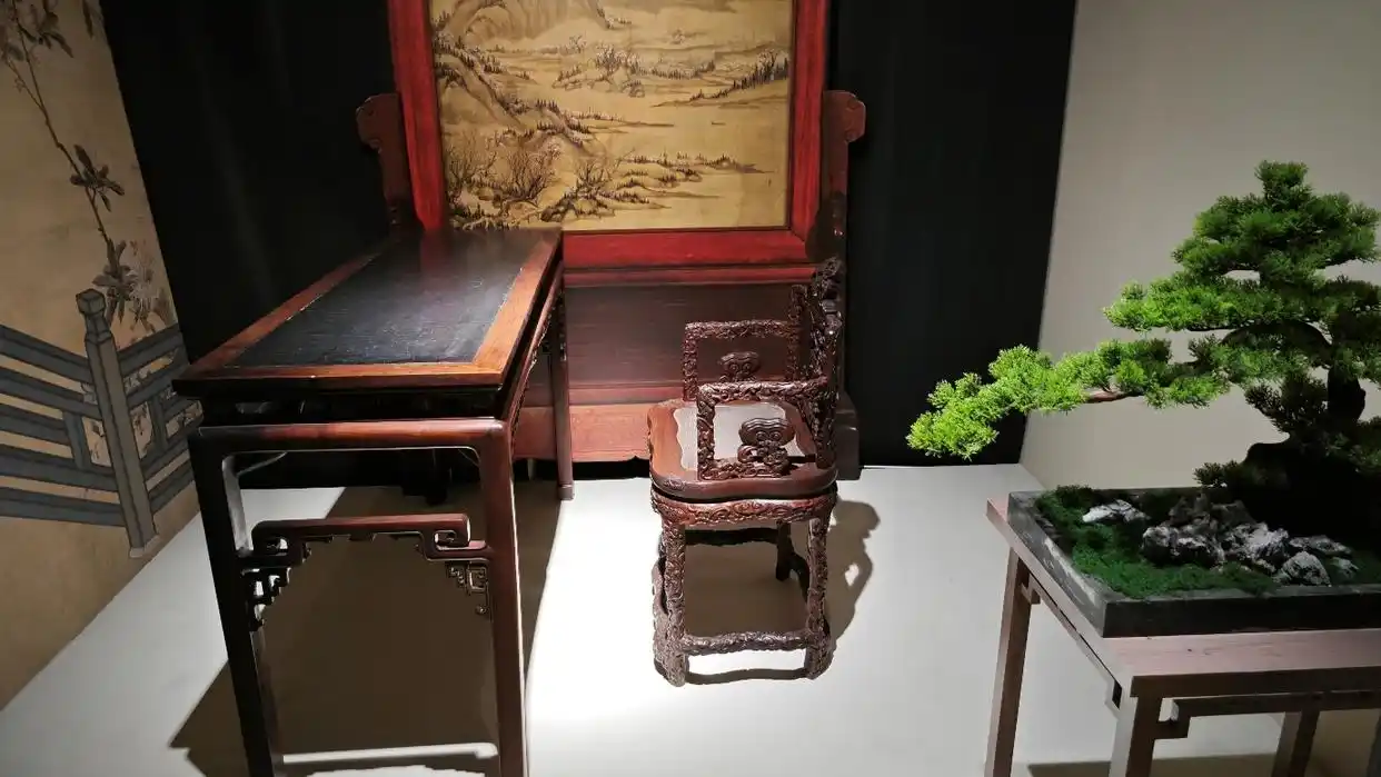 木器风华:一展了解中国传统家具|观展(图51) 中国传统家具工艺_紫檀木花梨木酸枝木楠木鸡翅木瘿木铁梨木材质特点_中国古典家具木料色泽刀工漆艺装饰纹样